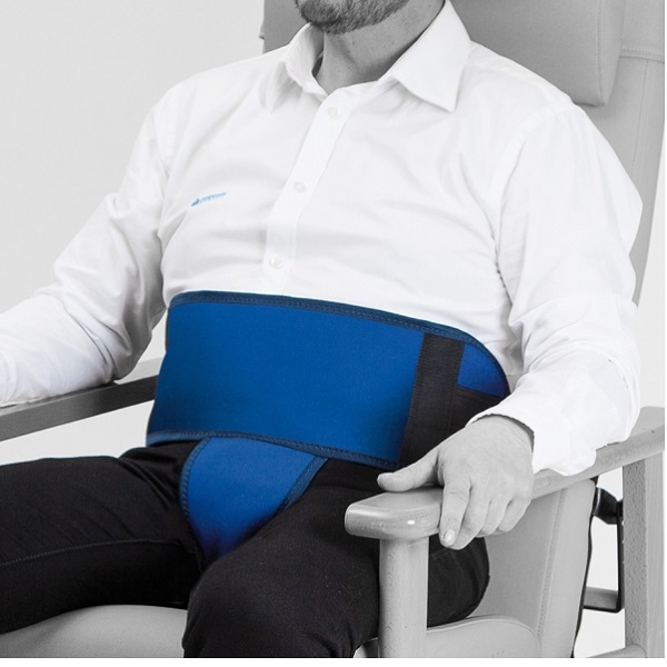 Cinturón acolchado abdominal para silla con soporte perineal